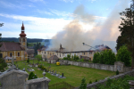 Rozsáhlý požár v Jindřichovicích pod Smrkem - snímky z pondělí