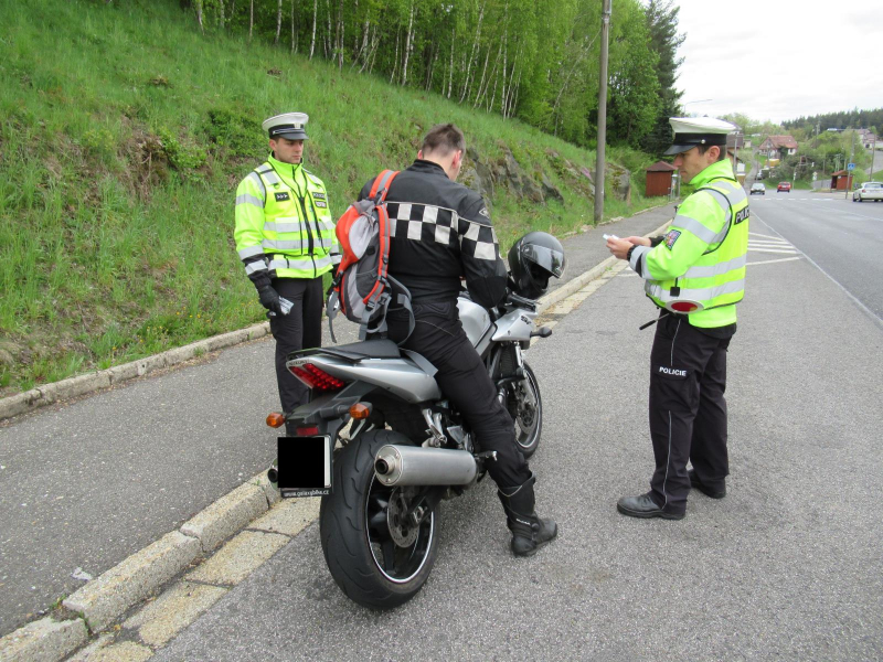 Policejní kontroly motocyklistů u Železného Brodu<br />Autor: Archiv Policie ČR