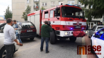Ukázka, kdy se hasičská technika nemohla dostat přes zaparkovaná auta v Liberci Rochlicích