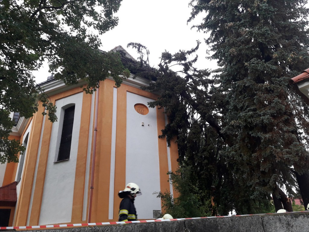 Zásahy hasičů po bouřce v Libereckém kraji<br />Autor: HZS Libereckého kraje