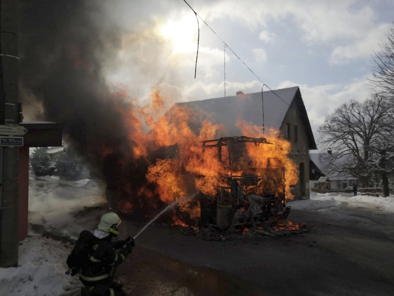 Požár autobusu v Jirkově u Železného Brodu<br />Autor: HZS Libereckého kraje