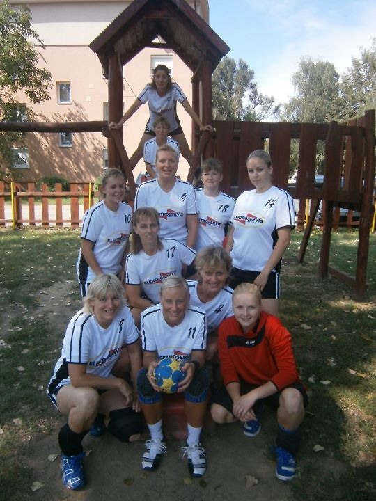 Družstvo TJ Turnov na turnaji v Kolárovu