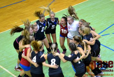 Juniorky Bižuterie na čele volejbalové ligy