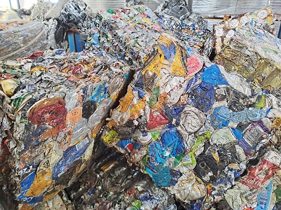 Plechovky i plast budou nově v jedné nádobě
