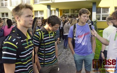 Poutníky bouřlivě vítali spolužáci