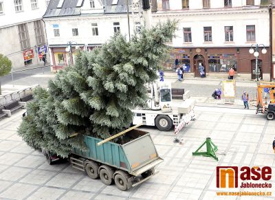 Obrazem: Vánoční strom v Jablonci