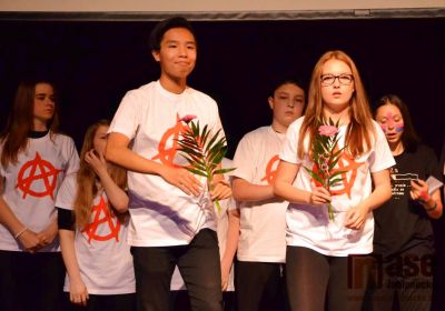 Obrazem: Deváťáci jablonecké ZŠ Arbesova se loučili se školou