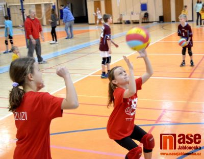 Obrazem: Barevný minivolejbal 