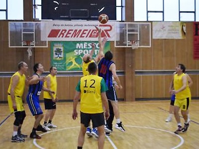 Tuto sobotu v hale v Podhorské ulici basketbalový turnaj veteránů