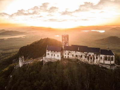 Okolo Velkého a Malého Bezdězu přes Radechov zpět do Bělé