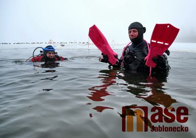 Potápěči se ponořili pod led Jablonecké přehrady
