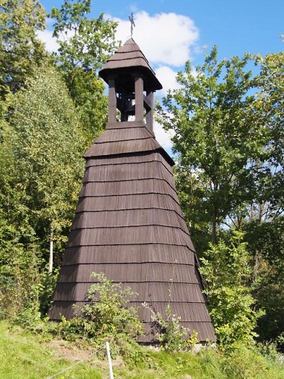 Dřevěnou zvonici v Dolní Sytové připravily války o oba zvony