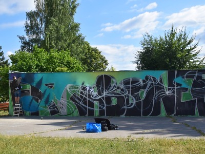 Stěnu u jablonecké přehrady zdobí nové graffiti