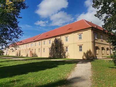 Památka roku v kraji? Hospodářský dvůr zámku Zákupy