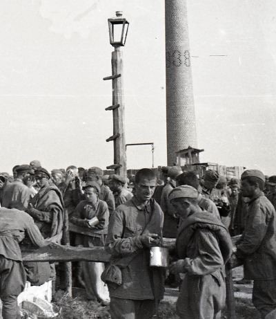 Autor foto:Archiv KÚ Libereckého kraje Ze života vojáka wehrmachtu. Diapozitivy ukazují dvě tváře války