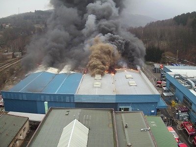 VIDEO: Požár haly v Chrastavě se řadí k největším v Libereckém kraji