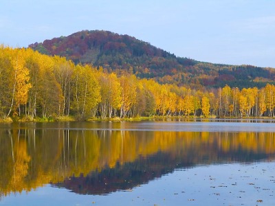 Radvanecký rybník potěší rybáře i horolezce