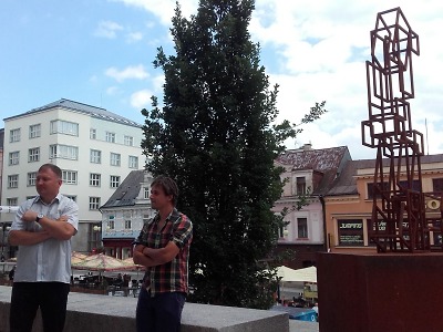 Na Mírovém náměstí v Jablonci je od června nová socha