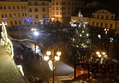 Obrazem: Rozsvícení vánočního stromu v Jablonci 2018