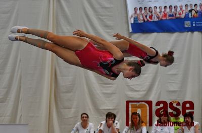 V Jablonci se vesele skákalo až ke stropu