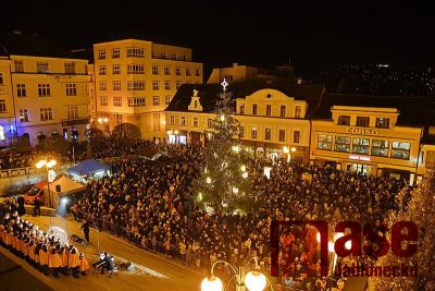 Autor foto:Václav Novotný Obrazem: Rozsvícení vánočního stromu v Jablonci 2022