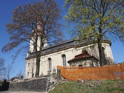 Na opravu fasády věže kostela ve Volfarticích věnuje kraj 700 tisíc
