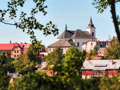 Autor foto:Archiv KÚ Libereckého kraje Márinkův kříž i hrad Nístějka. Za krásnými výhledy kolem Vysokého