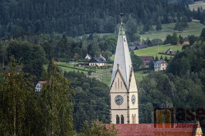 Věžní hodiny šumburského kostela opět fungují 