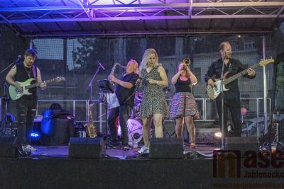 Obrazem: Deštivý koncert Mandragory v Lučanech