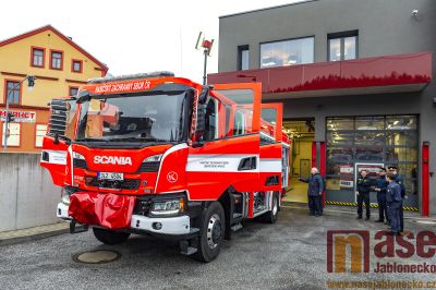 Autor foto:Antonín Bělonožník Obrazem: Tanvaldští hasiči převzali novou cisternu