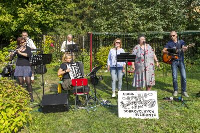 Desenští dobrovolní muzikanti zahráli a zazpívali seniorům v Tanvaldě