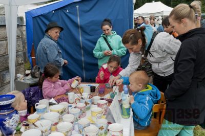 Slavnosti města Desná obrazem