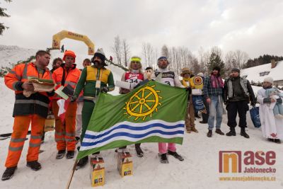 Obrazem: V Plavech se opět létalo na saních 