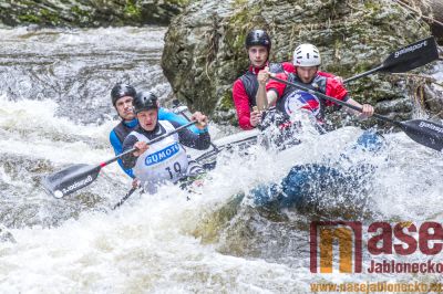 Obrazem: Víkendové závody raftů a kánoí na Kamenici