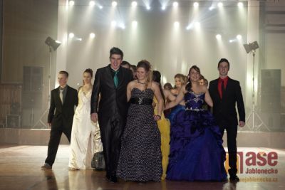 Maturitní ples 4. ročníku Gymnázia Tanvald obrazem