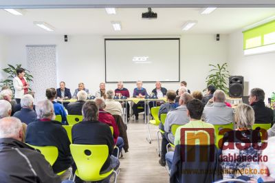 Obrazem: V Plavech besedovali s legendami skoku 