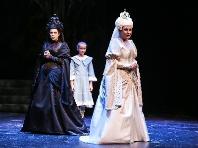 Nový muzikál Alenka v kraji zázraků ozdobil jablonecký Šenýr Bijoux