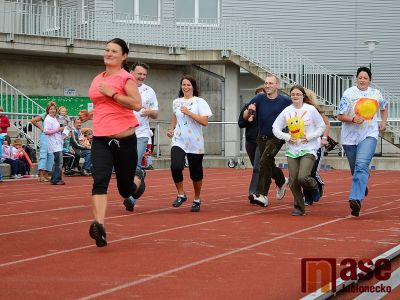 Obrazem: Netradiční olympiáda proběhla na atletickém oválu na Střelnici