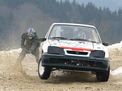 Bozkovský autoskijöring nezhatilo ani počasí