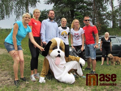 Obrazem: Běháním u přehrady pomáhali psím útulkům