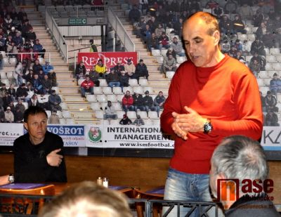 Obrazem: Beseda s fanoušky FK BAUMIT