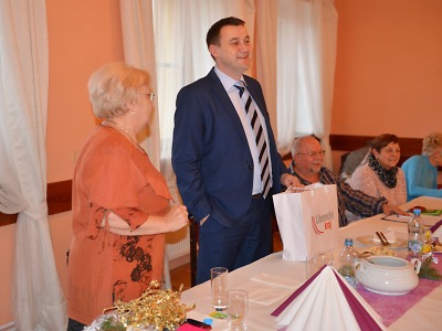 Senioři se hejtmana ptali na vlaky i přání od Ježíška
