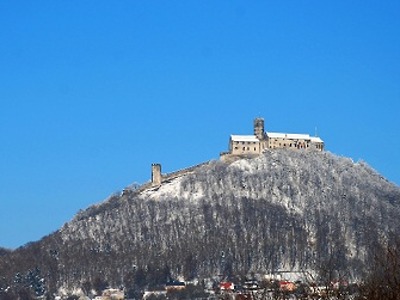 Kvůli zimě zatím zahájí sezonu jen na některých hradech a zámcích
