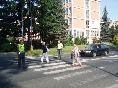 Víte, jak se chovat jako chodci v silničním provozu? 