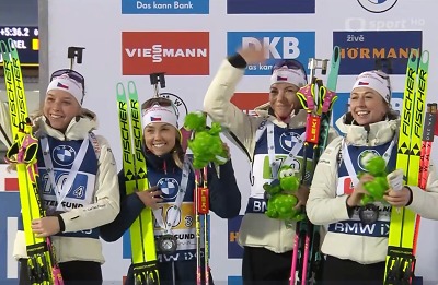 Biatlonistky zahájily sezonu bronzem ze štafety