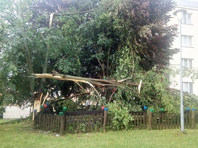 Krajští hasiči řešili po prudké bouřce 35 událostí