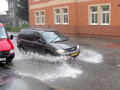 Prudká bouřka o víkendu postihla Jablonec, další hrozí až do středy