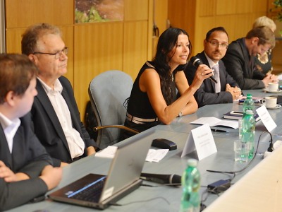 Senioři by měli co nejdéle zůstat doma, shodli se účastníci konference