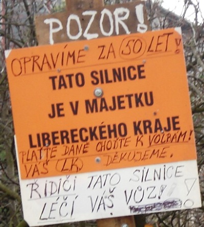 Silnici Malá Skála – Frýdštejn kraj konečně opravil