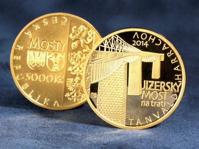 Zlatá mince s Jizerským mostem na ozubnici je na světě